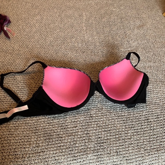 VS bra 34D barely worn - Picture 2 of 3